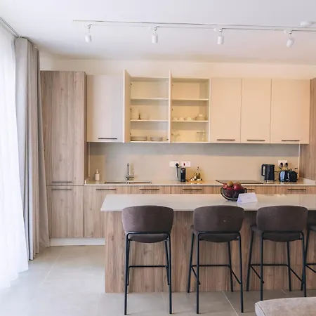 Eghzien A2 Access To Tranquil Shared Pool Apartament *