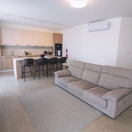 Eghzien A2 Access To Tranquil Shared Pool Xagħra