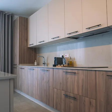 Eghzien A2 Access To Tranquil Shared Pool *