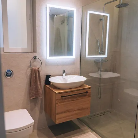 Eghzien A2 Access To Tranquil Shared Pool Apartament *