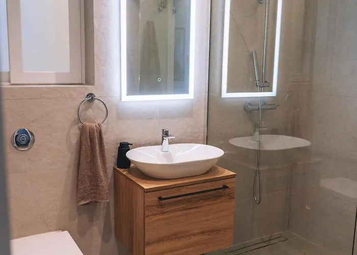 Eghzien A2 Access To Tranquil Shared Pool Apartamento *